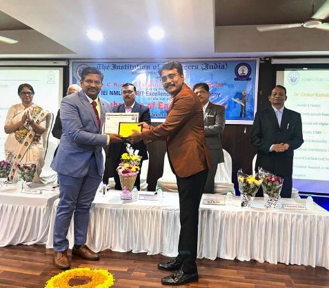 Dr. Omkar Kulkarni Honored with the Prestigious Teaching Excellence Award